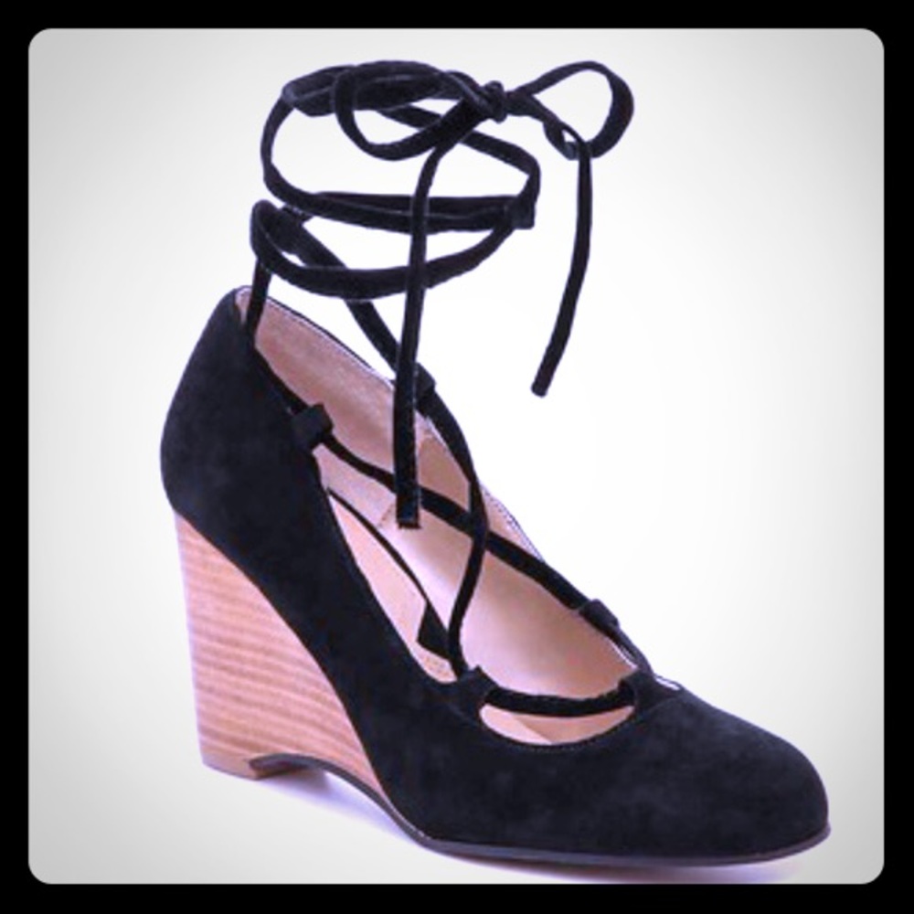Adrienne Vittadini lace up wedge